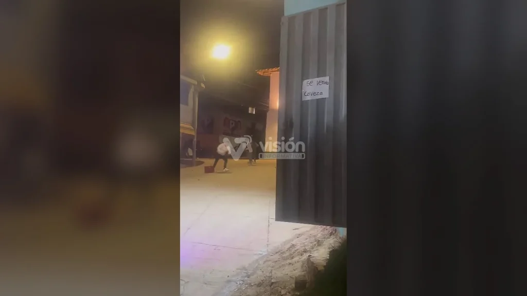 31K views · 131 reactions | #ANGASMARCA: 🚨¡DISPARAN A JOVEN EN EL INICIO DE LA FIESTA PATRONAL #SantaRosaDeLima ! ​En horas de la madrugada de hoy, aproximadamente a las 2:00 a.m., un joven de apellido Rodríguez resultó herido de bala en el inicio de las actividades por la fiesta patronal del distri