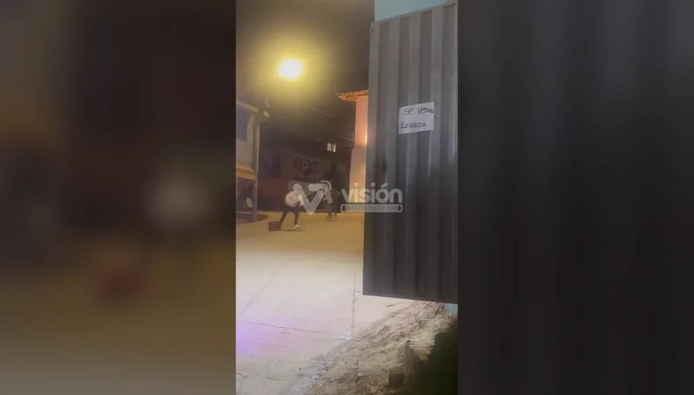 31K views · 131 reactions | #ANGASMARCA: 🚨¡DISPARAN A JOVEN EN EL INICIO DE LA FIESTA PATRONAL #SantaRosaDeLima ! ​En horas de la madrugada de hoy, aproximadamente a las 2:00 a.m., un joven de apellido Rodríguez resultó herido de bala en el inicio de las actividades por la fiesta patronal del distri