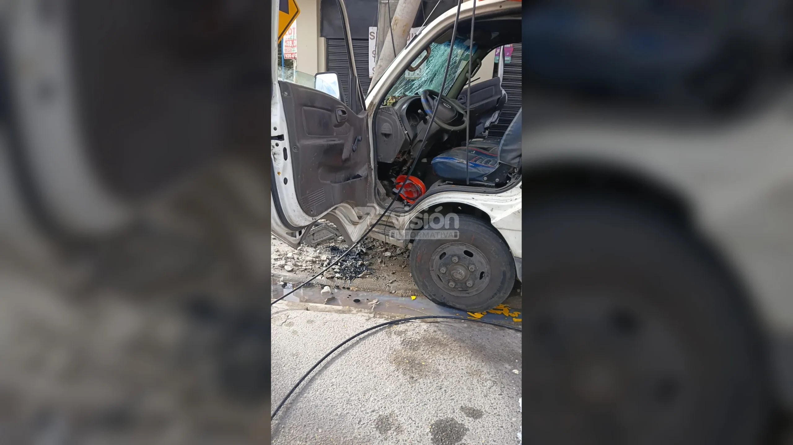 accidente de transito en la esquina de tupac en la oroya ocasionado por el vehiculo b7u942 que realizaba trabajos para deviandes, el fallecido seria alfredo canto galvez de 31 años