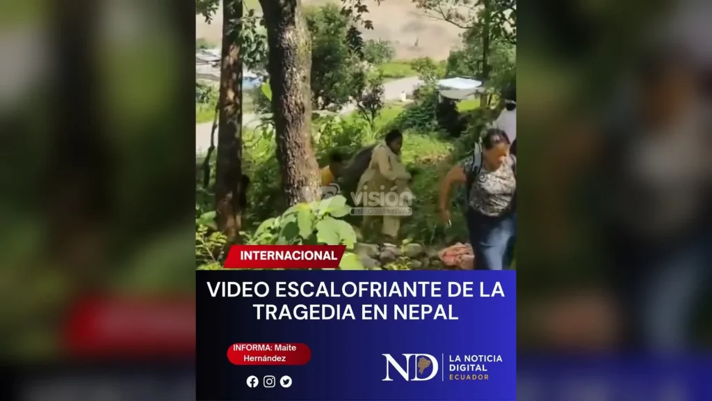 En Nepal, familias huyeron hacia las colinas luego de que una feroz inundación arrasara sus comunidades y arrastrara a residentes.