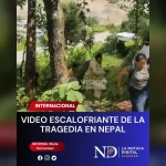 En el norte de Italia, dos tripulantes murieron luego de que su helicóptero impactara contra cables eléctricos en una zona montañosa.