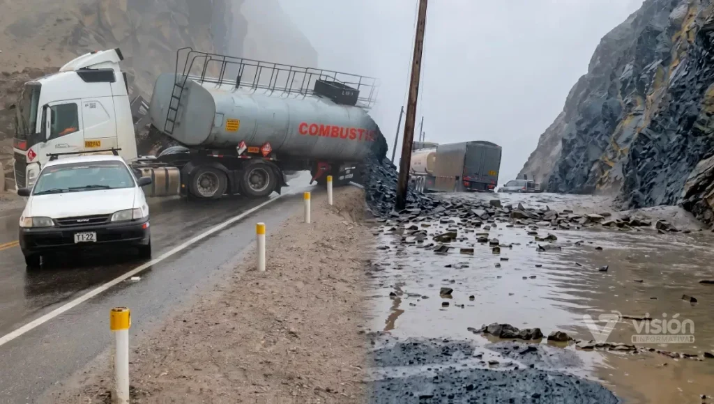 Huaicos en Atico y Ocoña paralizan el tránsito y dejan varados a buses tras lluvias por ‘Dana Aníbal’