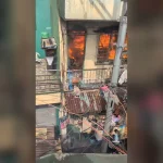 19K views · 215 reactions | #Internacional Inundaciones y deslizamientos golpean la frontera entre Nepal y China. Imágenes de cámaras de seguridad muestran el momento en que el agua de la inundación irrumpe con fuerza y avanza por la zona sepultando todo a su paso. | El Poder