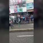 Estudiante de Enfermería pierde la vida en un choque captado por cámaras de seguridad que analizan la Policía y la Fiscalía.