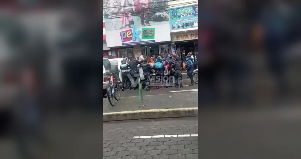 Comerciantes y fiscalizadores se agredieron en el Mercado Amazonas durante un operativo edil que terminó con patrullaje de prevención.