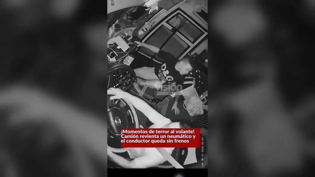 Desde la cabina de un camión, un chofer evitó una tragedia al detener la unidad que se quedó sin frenos tras reventarse una llanta.