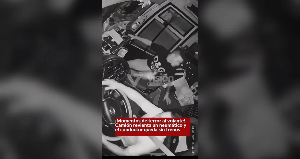 Desde la cabina de un camión, un chofer evitó una tragedia al detener la unidad que se quedó sin frenos tras reventarse una llanta.