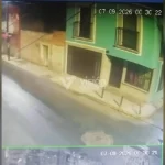 Estudiante de Enfermería pierde la vida en un choque captado por cámaras de seguridad que analizan la Policía y la Fiscalía.