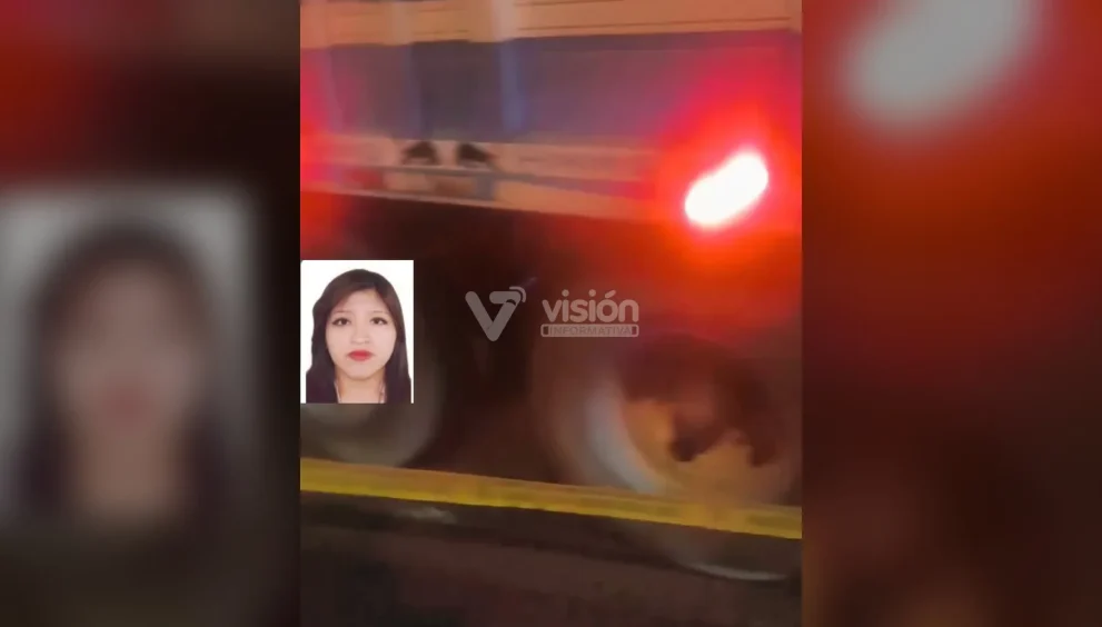Una joven de 27 años falleció y el conductor de una moto quedó herido tras chocar contra un camión en la Carretera Central.
