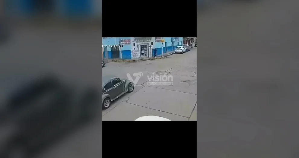 Vecinos de El Tambo auxilian a un conductor tras sufrir una falla mecánica en su vehículo y evitan un accidente mayor.