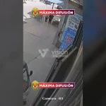 🚨🇨🇱 #URGENTE | Un aluvión de gran magnitud se produjo la tarde de este jueves en el sector precordillerano de San Carlos de Apoquindo, ubicado en la comuna de Las Condes, una de las zonas mas exclusiv